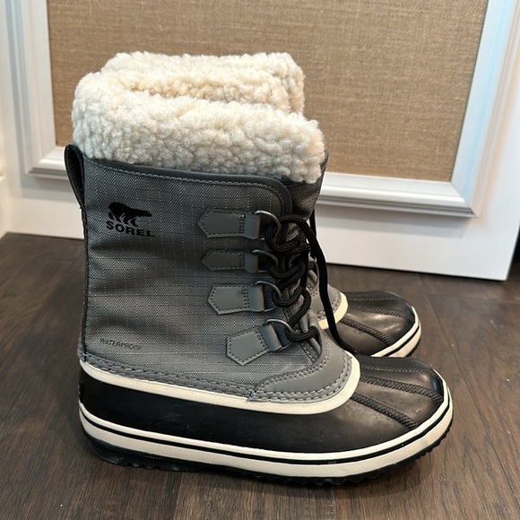 Sorel Women’s Winter Carnival Waterproof Boot, size 6.5 - Picture 9 of 11